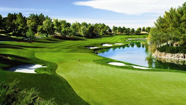 Sân Golf 54 hố hạ long xanh